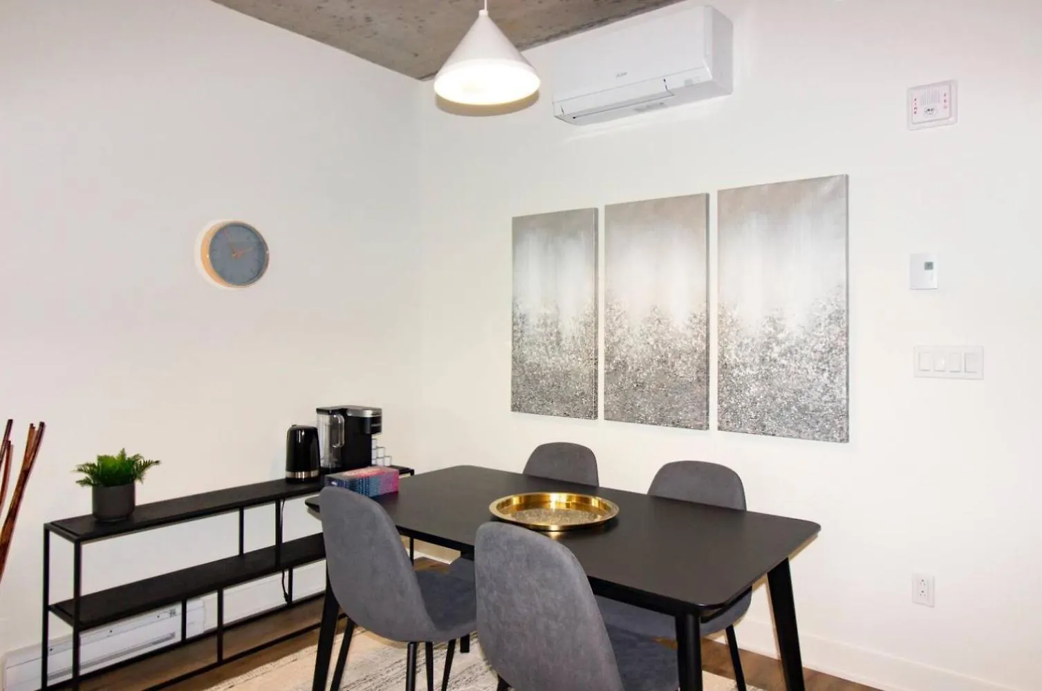 Appartement 2Br+Gym For Vip Corporate & Students Downtown Mtl à Montréal Canada