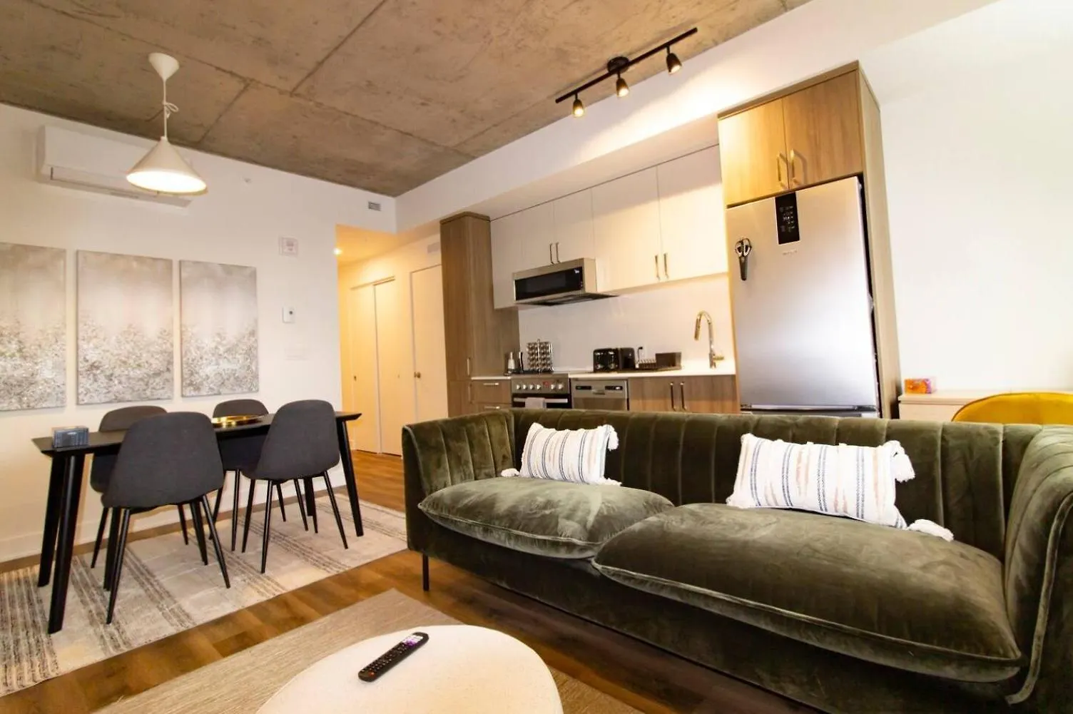 Appartement 2Br+Gym For Vip Corporate & Students Downtown Mtl à Montréal