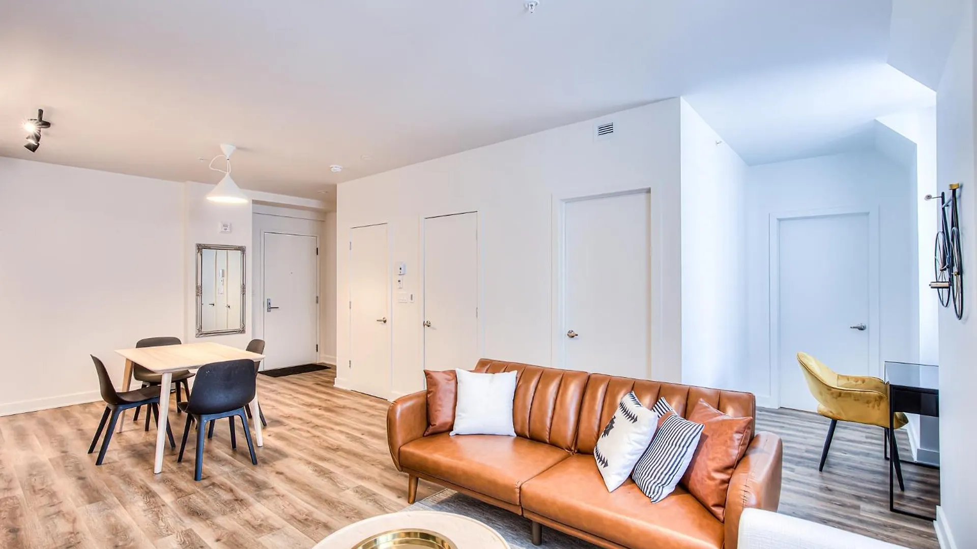 Appartement 2Br+Gym For Vip Corporate & Students Downtown Mtl à Montréal