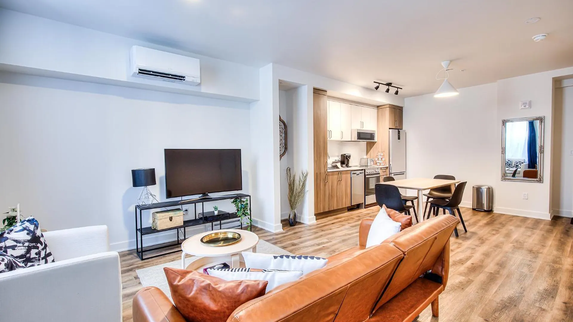 Appartement 2Br+Gym For Vip Corporate & Students Downtown Mtl à Montréal
