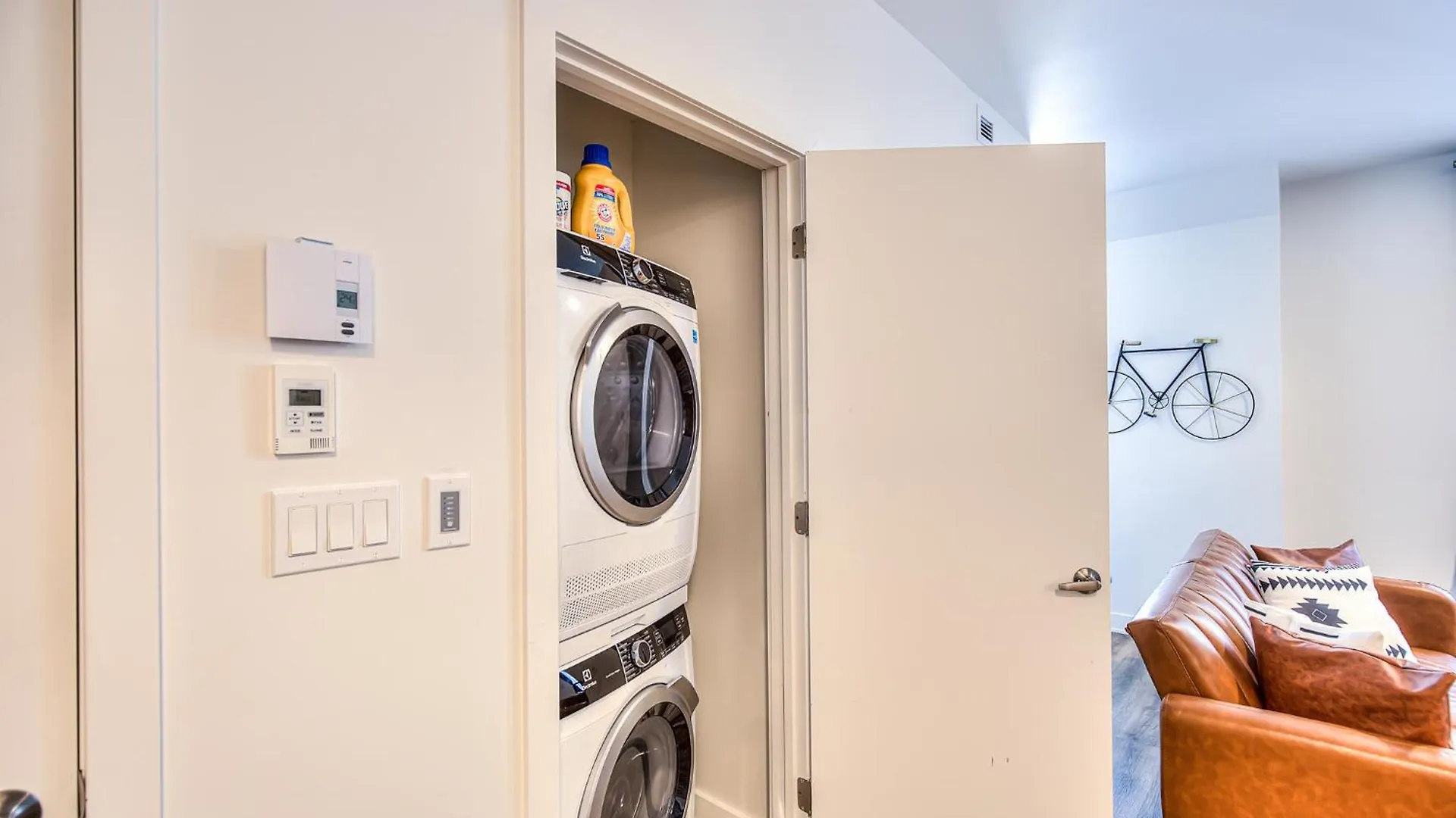 Appartement 2Br+Gym For Vip Corporate & Students Downtown Mtl à Montréal Canada
