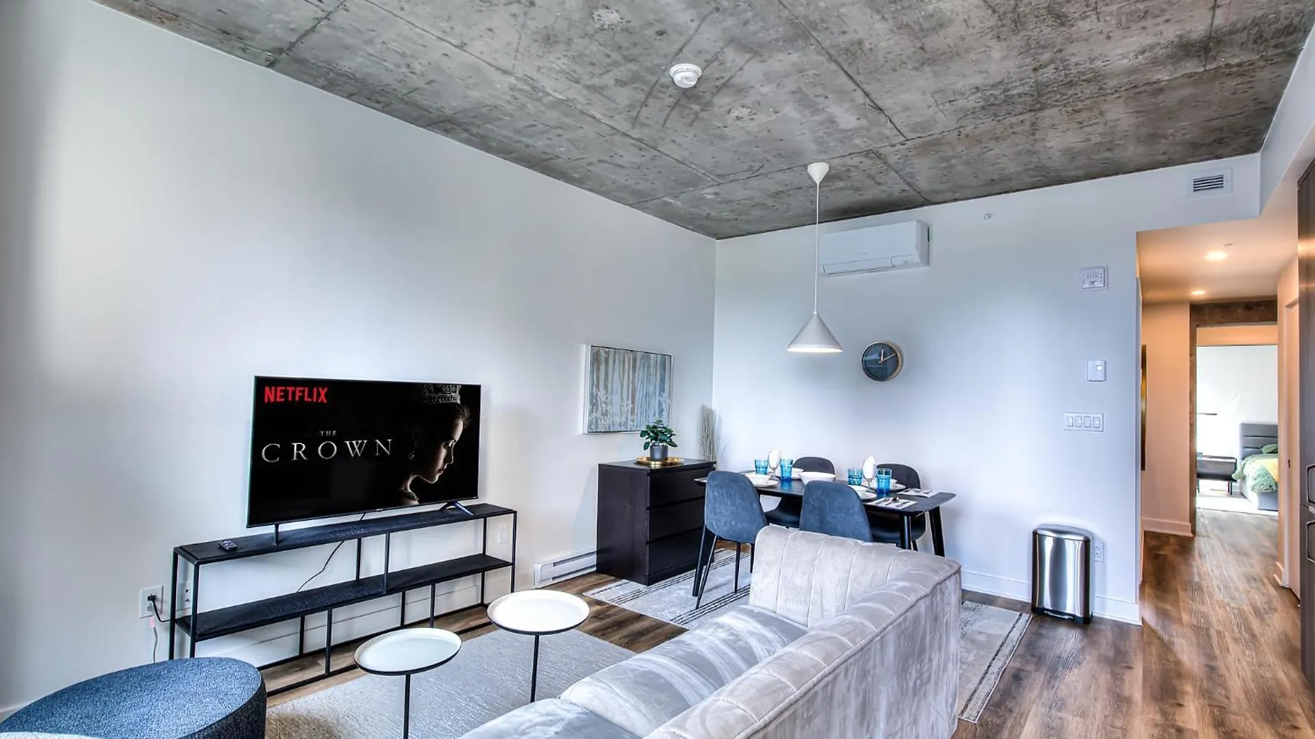 Appartement 2Br+Gym For Vip Corporate & Students Downtown Mtl à Montréal
