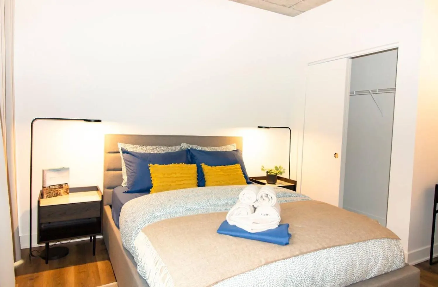 2Br+Gym For Vip Corporate & Students Downtown Mtl Apartment Montreal