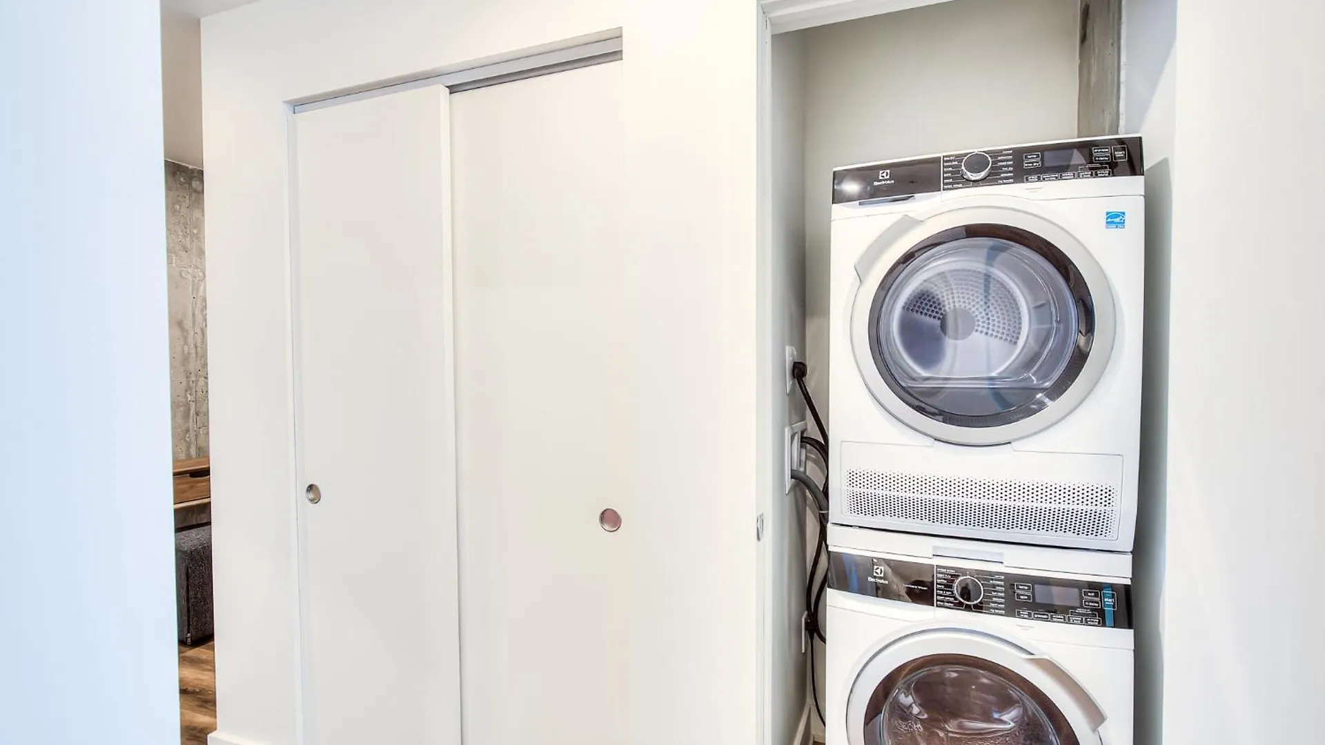 2Br+Gym For Vip Corporate & Students Downtown Mtl Apartment Montreal
