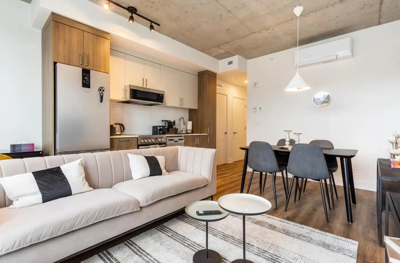 2Br+Gym For Vip Corporate & Students Downtown Mtl Apartment Montreal