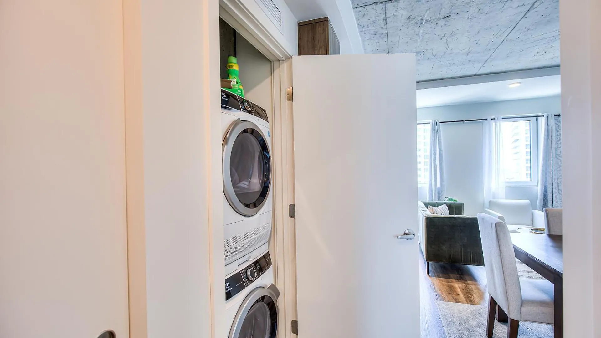 2Br+Gym For Vip Corporate & Students Downtown Mtl Apartment Montreal Canada